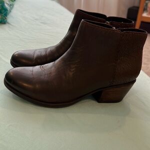 Clark Getalia italia size 6 boots.